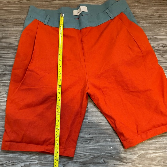 Statement Shorts - Picture 2 of 4